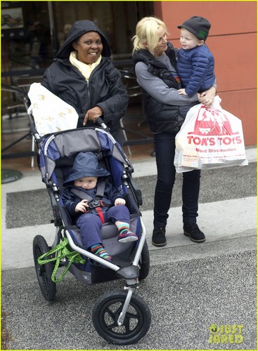 Amy Poehler: Toy Store with Archie & Abel!