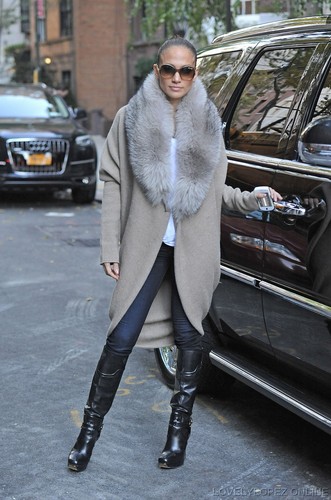  JENNIFER LOPEZ OUT AND ABOUT IN NY CITY