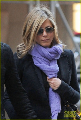  Jennifer Aniston & Justin Theroux Step Out in Style