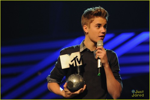  Justin Bieber: Big Winner at 엠티비 EMAs!