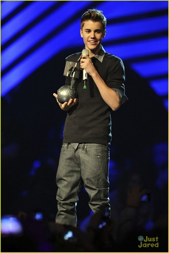 Justin Bieber: Big Winner at MTV EMAs!