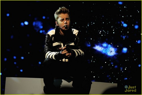  Justin Bieber: Big Winner at এমটিভি EMAs!