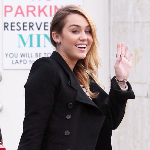  Miley Cyrus ~06. November- At a Target Store