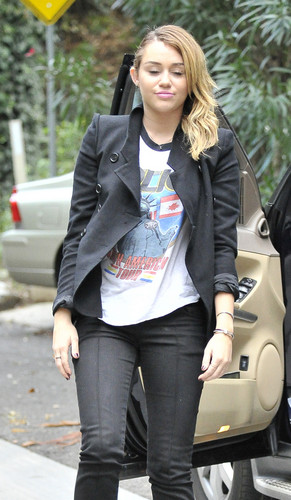  Miley Cyrus ~ 06. November- Posing for the Paps in LA