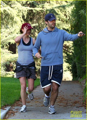 Natalie Portman & Benjamin Millepied Jog in Los Feliz