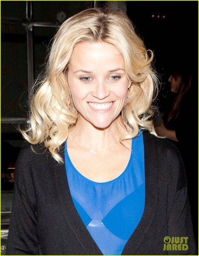  Reese Witherspoon Ditches अजगर Bag After PETA Complaint