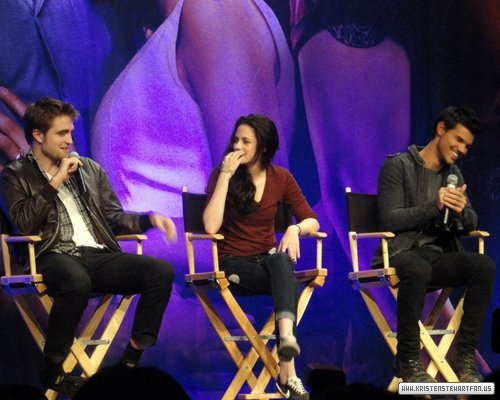  The Twilight Saga "Breaking Dawn Part 1" Convention.