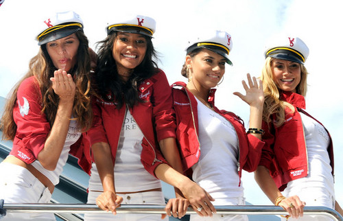  Victoria's Secret Supermodels Arrive In Yacht.