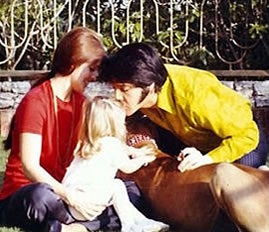  ☆ Elvis, Priscilla & Lisa Marie at Graceland