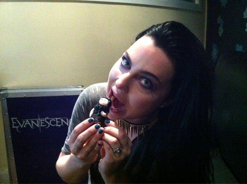  Amy eating herself :D [november 12th 2011]