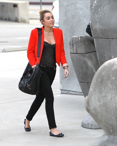 Miley Cyrus ~ 11. November - Shopping at Maxfields in Beverly Hills