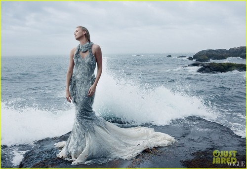  Charlize Theron Covers 'Vogue' December 2011