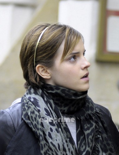  Emma Leaving a Screening of The ром Diary in оксфордский, oxford, оксфорд on November 8