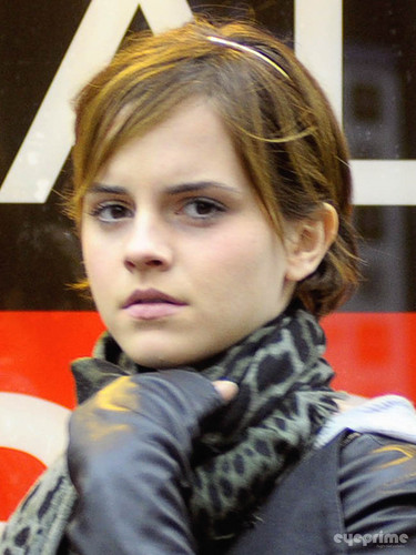  Emma Leaving a Screening of The rhum Diary in oxford on November 8