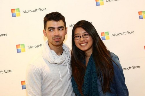  Joe Jonas Microsoft Opening fotografia 2011