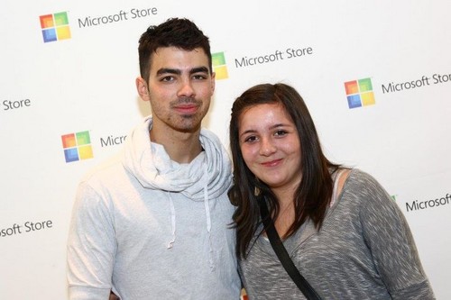  Joe Jonas Microsoft Opening 사진 2011