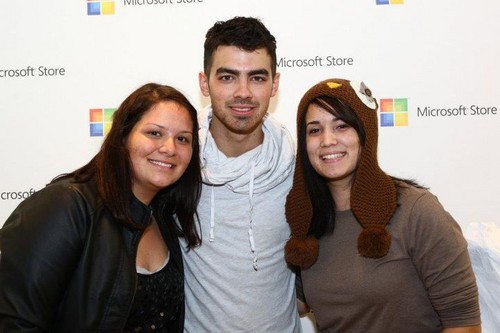  Joe Jonas Microsoft Opening foto 2011