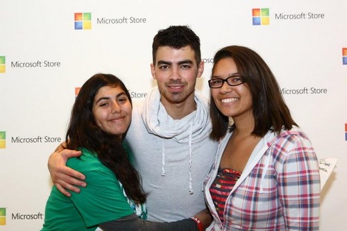  Joe Jonas Microsoft Opening фото 2011