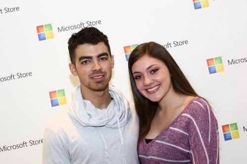  Joe Jonas Microsoft Opening 照片 2011
