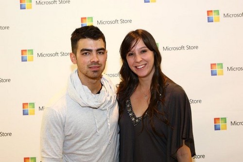  Joe Jonas Microsoft Opening litrato 2011
