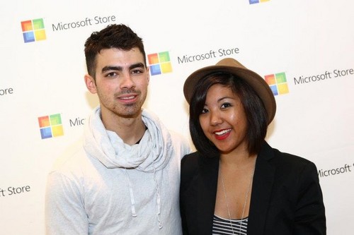  Joe Jonas Microsoft Opening تصویر 2011