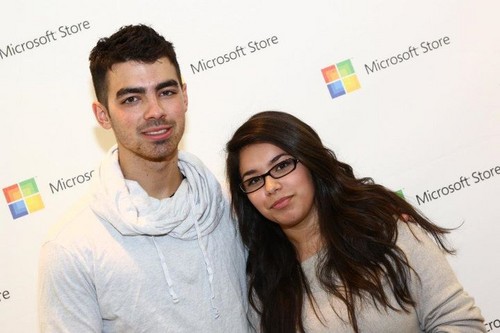  Joe Jonas Microsoft Opening picha 2011