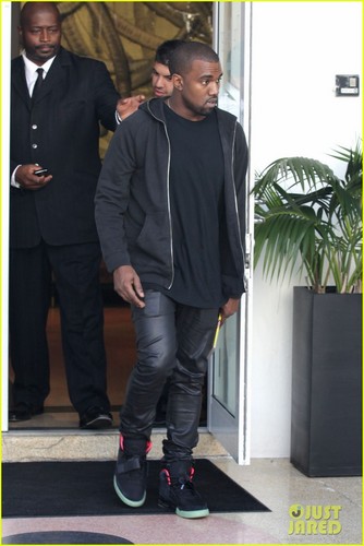 Kanye West: Shopping in Miami