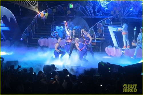 Katy Perry: Madison Square Garden Sold-Out Concert!