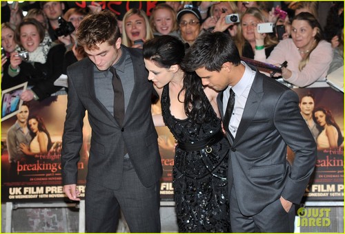  Kristen Stewart & Robert Pattinson Premiere 'Breaking Dawn' in London