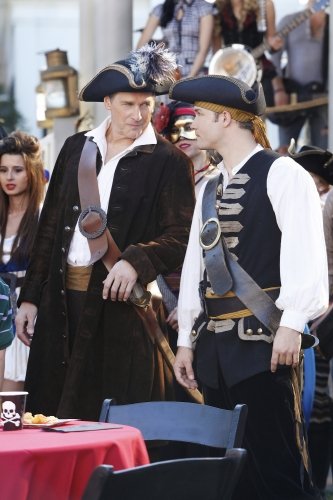  Promotional foto - 1.09 - The Pirate and the Practice