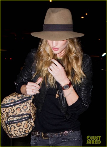  Rosie Huntington-Whiteley at LAX Airport on Tuesday (November 15) in Los Angeles
