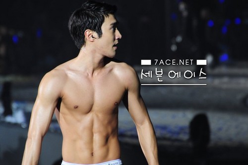  Siwon Topless