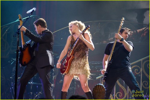 Taylor Swift Takes Tampa