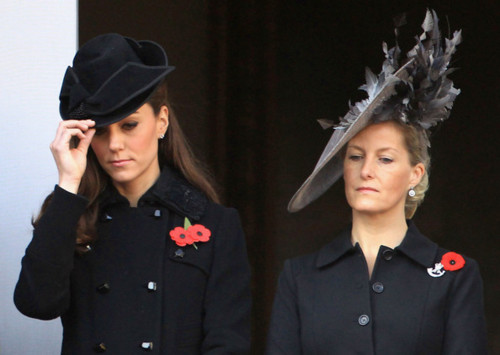  The Royal Family attend the Remembrance دن Ceremony at the Cenotaph