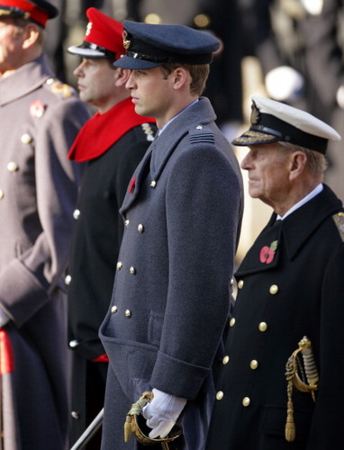  The Royal Family attend the Remembrance दिन Ceremony at the Cenotaph