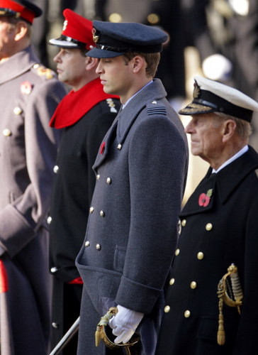  The Royal Family attend the Remembrance दिन Ceremony at the Cenotaph
