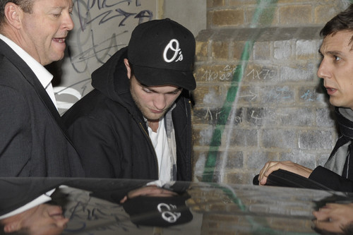  Robert Pattinson Out & About In Berlin (Nov 18