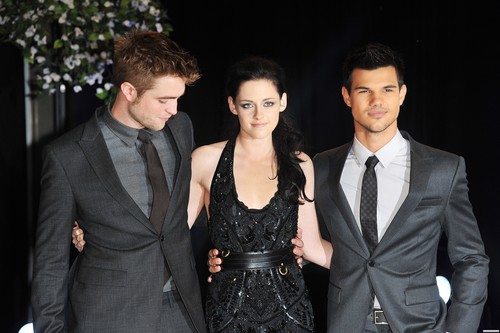  'The Twilight Saga: Breaking Dawn Part 1' Londra Premiere - November 16, 2011. [New Photos]