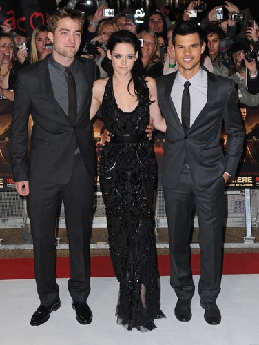  'The Twilight Saga: Breaking Dawn Part 1' Londres Premiere - November 16, 2011. [New Photos]