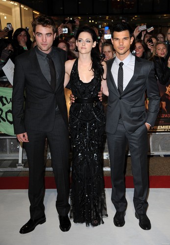  'The Twilight Saga: Breaking Dawn Part 1' Luân Đôn Premiere - November 16, 2011. [New Photos]