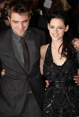  'The Twilight Saga: Breaking Dawn Part 1' Luân Đôn Premiere - November 16, 2011. [New Photos]
