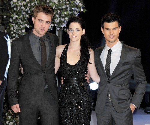  'The Twilight Saga: Breaking Dawn Part 1' London Premiere - November 16, 2011. [New Photos]