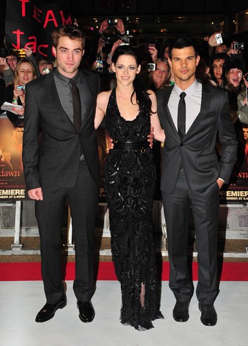  'The Twilight Saga: Breaking Dawn Part 1' লন্ডন Premiere - November 16, 2011. [New Photos]