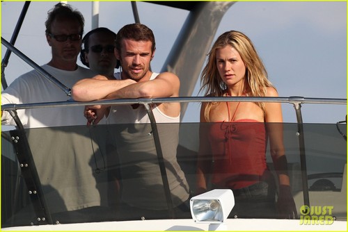  Anna Paquin & Cam Gigandet: 'Free Ride' thuyền Time!