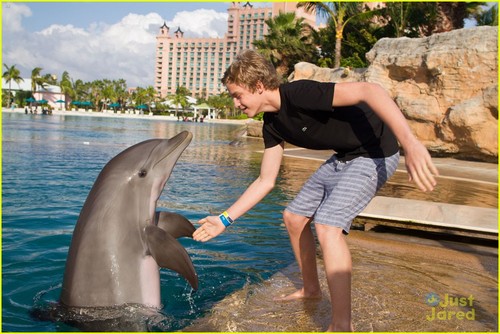 Cody Simpson to Atlantis Paradise Island in the Bahamas last weekend