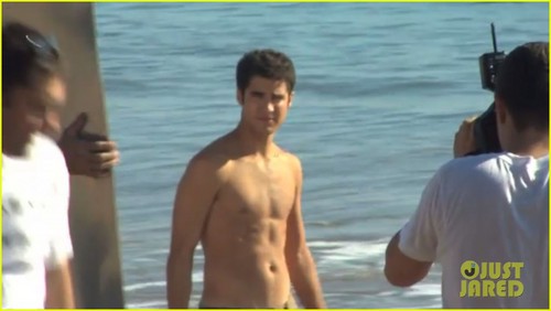  Darren Criss goes shirtless on the tabing-dagat for the People magazine Sexiest Man Alive 2011 litrato shoot