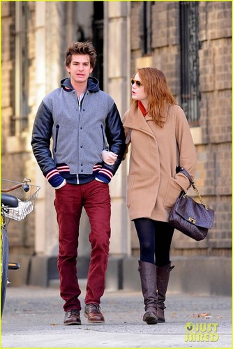 Emma Stone & Andrew Garfield: Holding Hands in NYC!