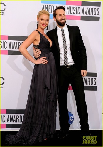  Katherine Heigl & Josh Kelley - AMAs 2011 Presenters!