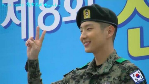 Lee Jun-ki train the Armed Forces Day
