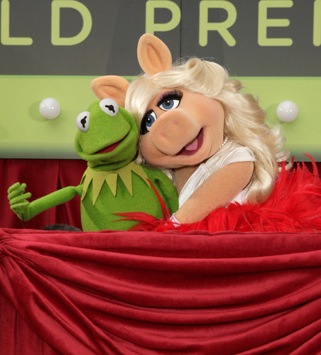  Miss Piggy and Kermit - Hollywood Premiere - November 12, 2011